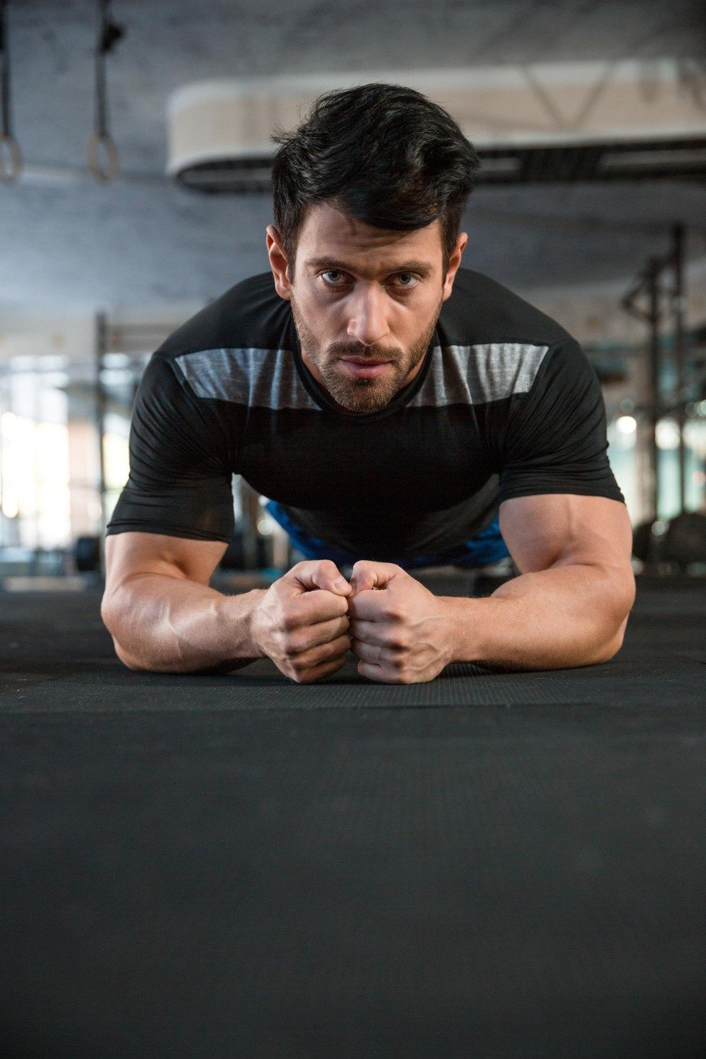 sportsman-wearing-black-t-shirt-training